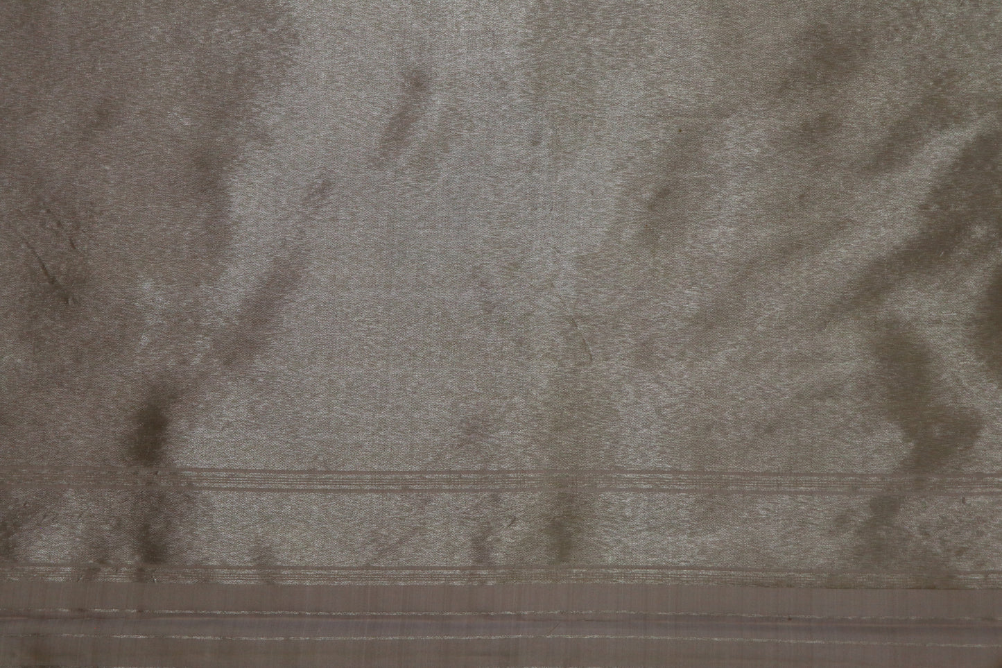 Kanchi Silk-Rising Temple Border-Body-Pale Gold-Warm Mustard Gold / Antique Gold -Pallu & Lower Section-Ivory–Beige Accents (Zigzag Pattern)