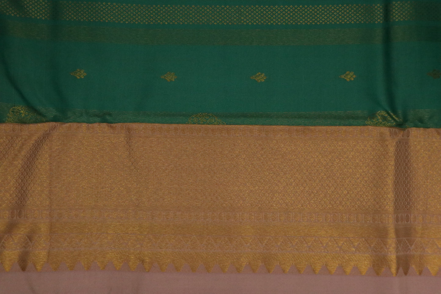 Kanchi Silk -Body Emerald green-Border Gold