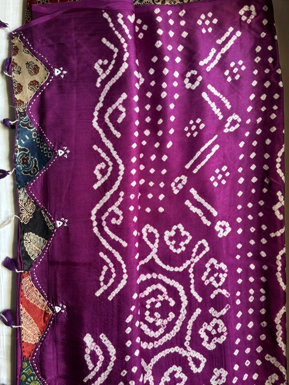 Modal Silk_Plain Saree_Bandhani Pallu_Mushroo_Patch_Mirror Violet