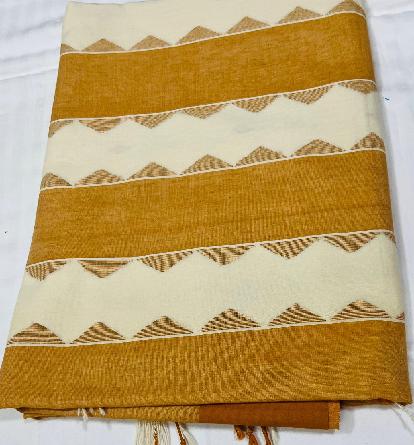 Dhaka Mulmul Cotton Saree- Balu Chudi Design in White & Brown
