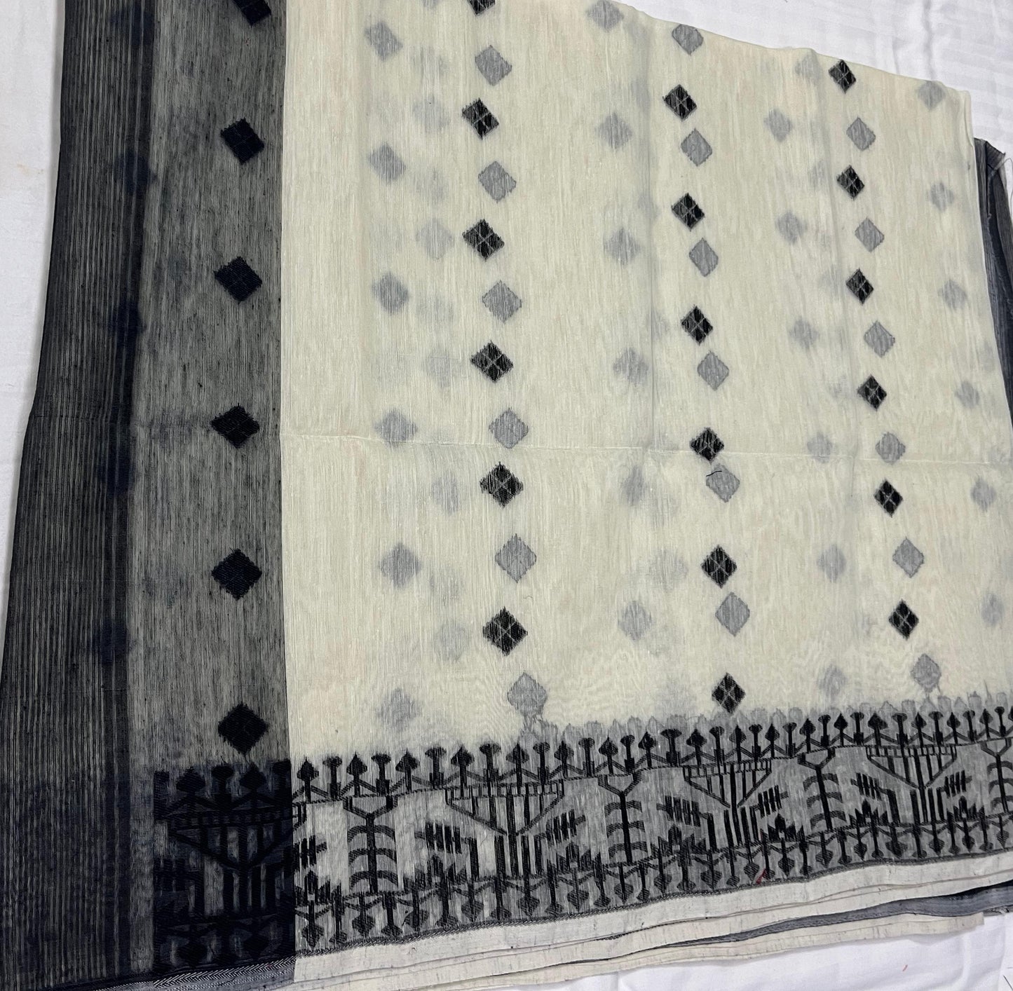 Dhaka Jamdani Saree – White with Black Butta (Without Blouse Piece)