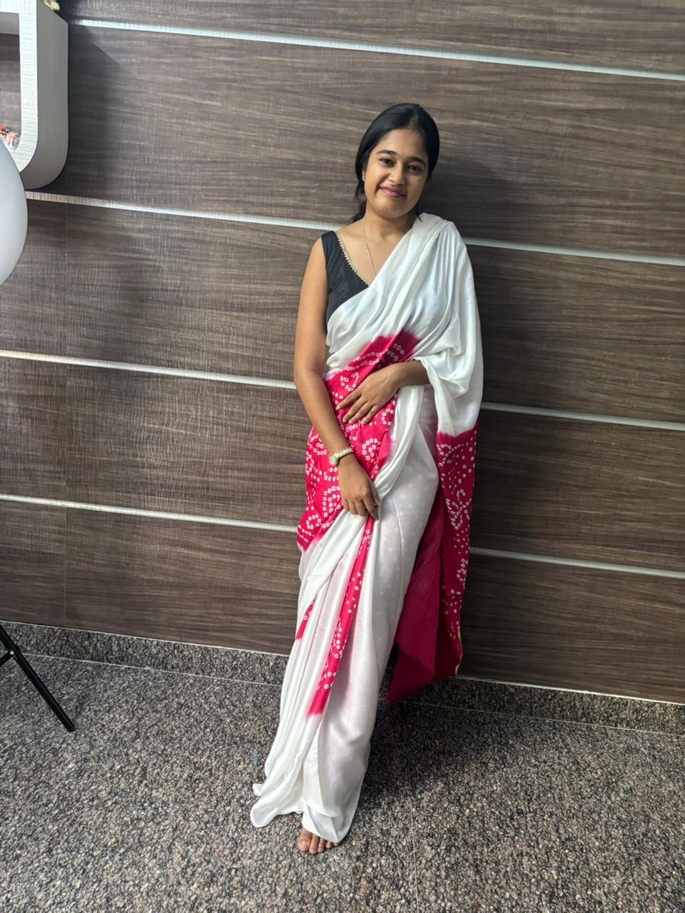 White Modal Chakkar Bandhej Saree – Rani Pink