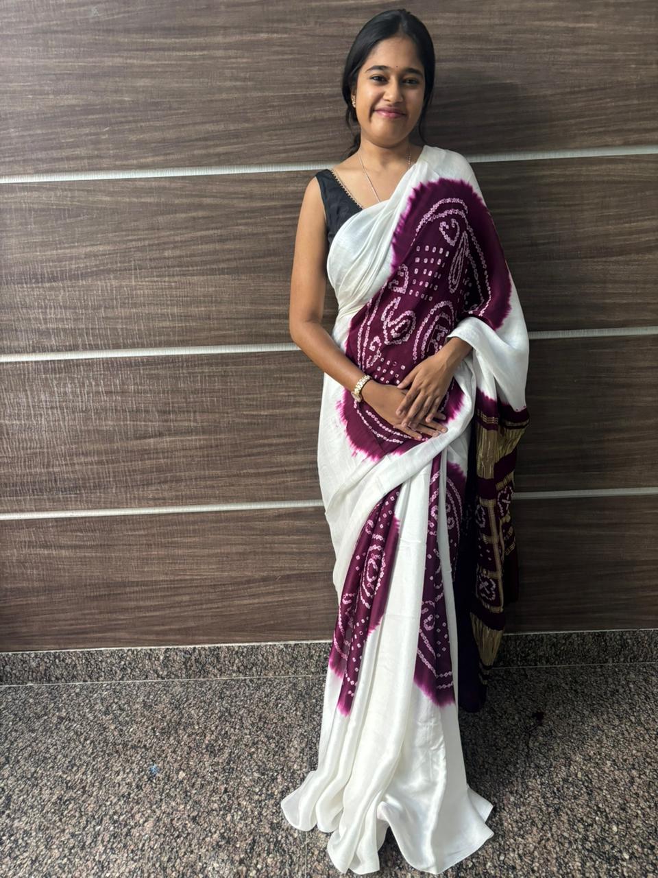 White Modal Chakkar Bandhej Saree – Magenta