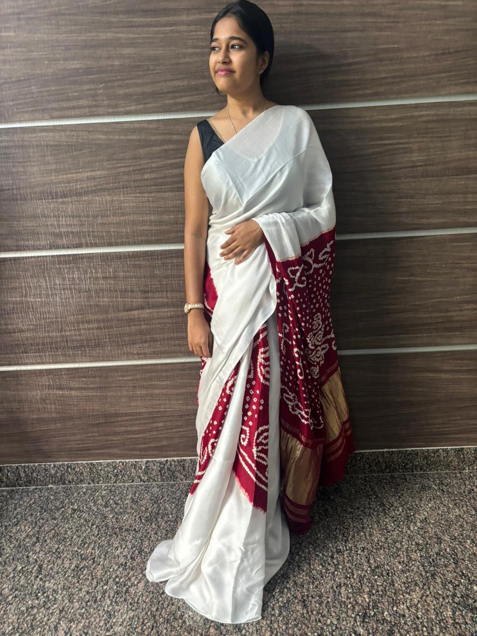 White Modal Chakkar Bandhej Saree – Maroon