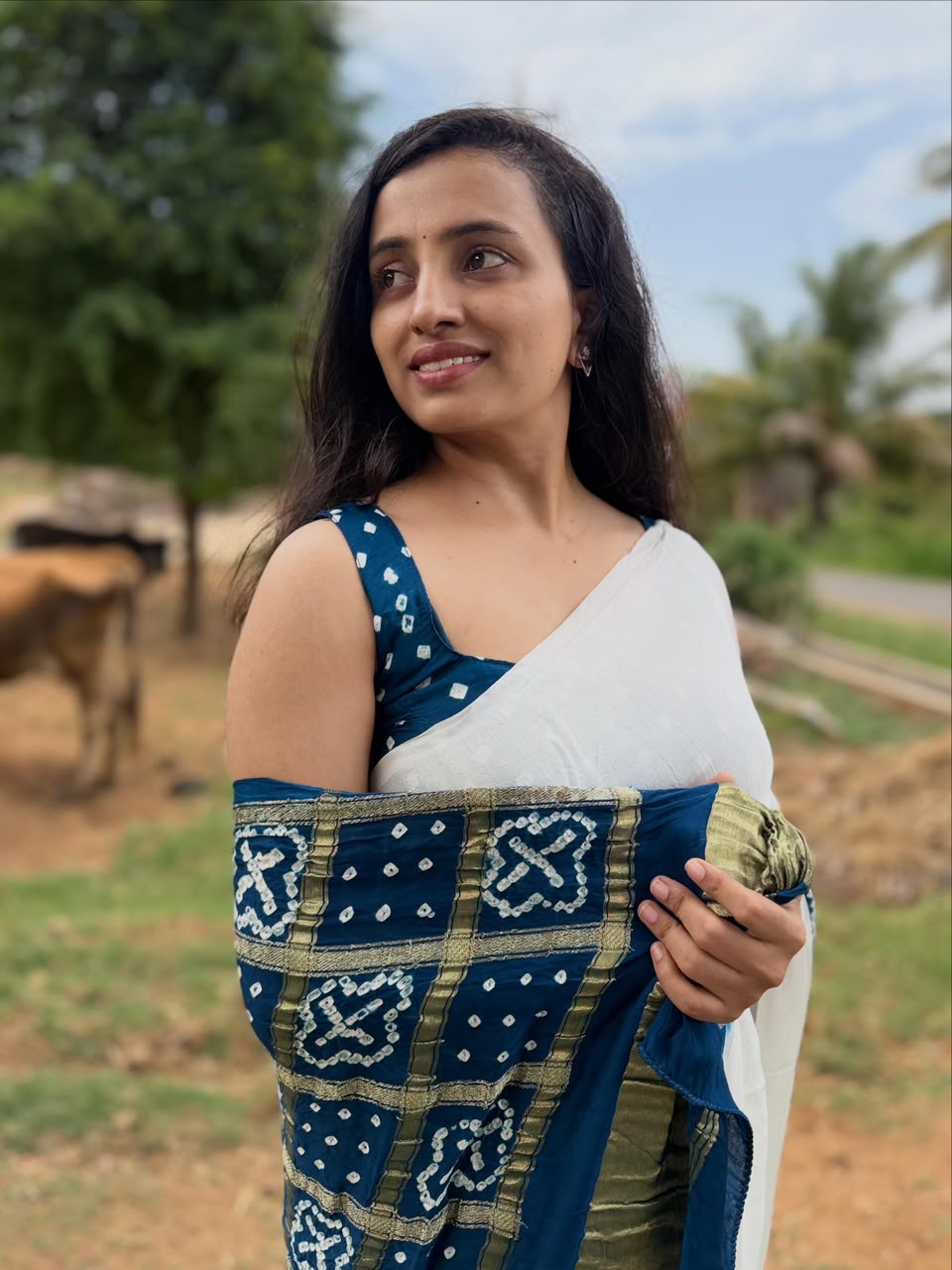 White Modal Chakkar Bandhej Saree – Blue
