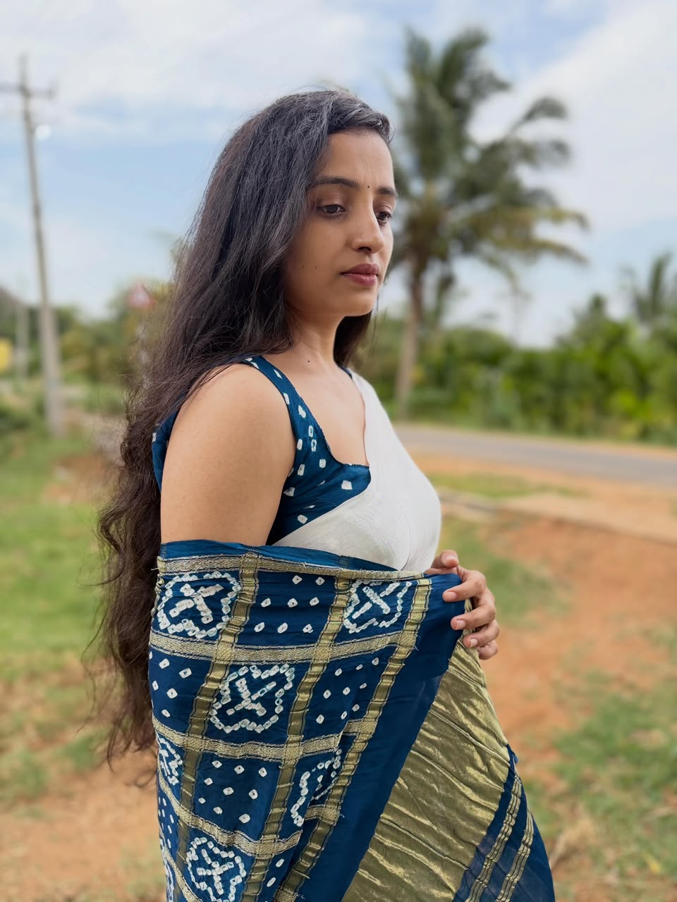 White Modal Chakkar Bandhej Saree – Blue
